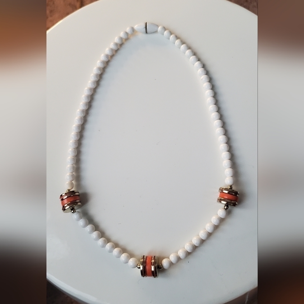 Melon Accent White Necklace by Sarah Coventry 1979🌴